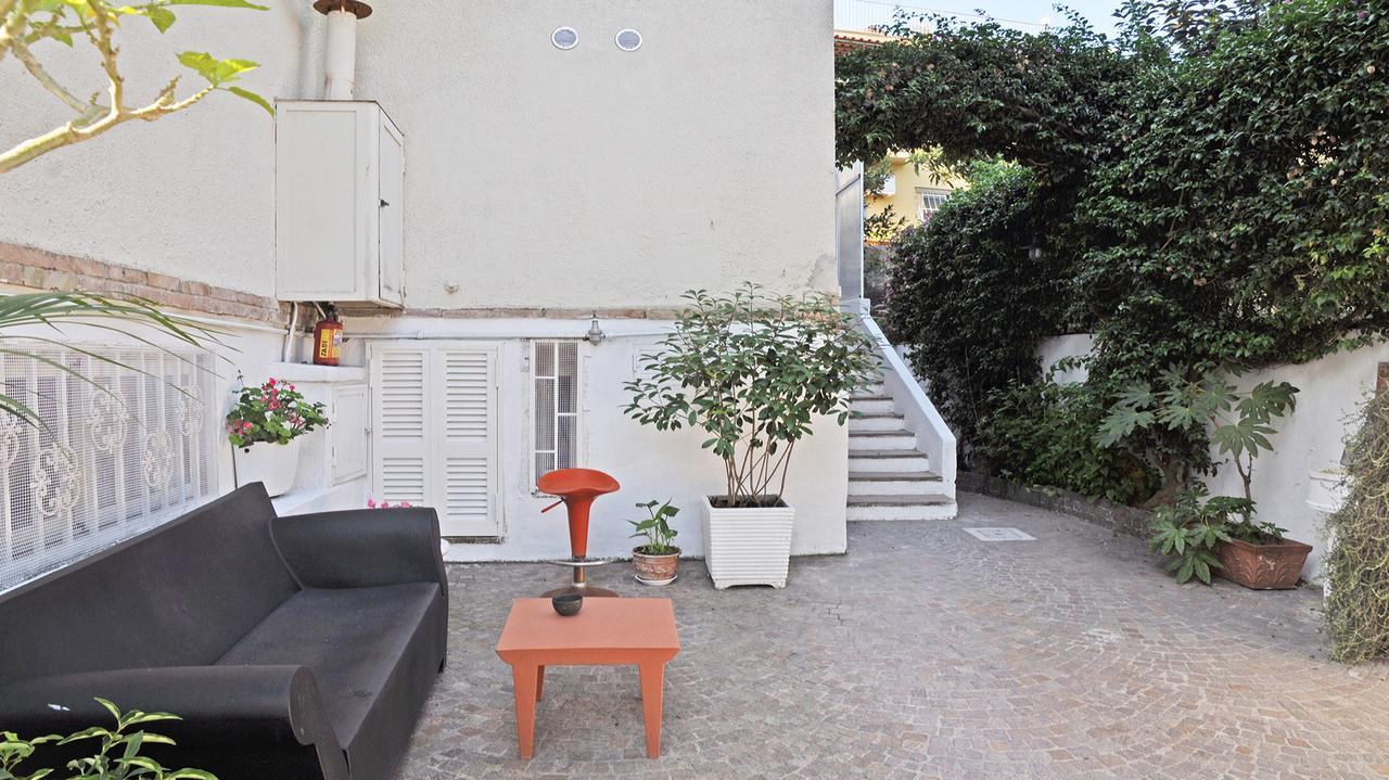 Residenza Le Rose Villa D'Arte ナポリ 部屋 写真